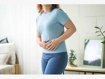 Ilustracja artykułu ból brzucha w ciąży – z czego się bierze i co może oznaczać?
