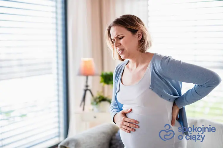 Kobieta w ciąży z bólem brzucha, a także zatwardzenie w ciąży, przyczyny i lecznie