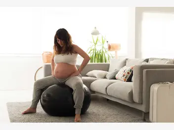 Ilustracja artykułu jakie ćwiczenia na piłce w ciąży warto wykonywać? wyjaśniamy