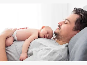 Ilustracja artykułu urlop ojcowski 2023 - ile wynosi, jak go zgłosić, o czym warto pamiętać