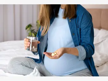 Ilustracja artykułu czy apap w ciąży jest bezpieczny? jak go bezpiecznie stosować?