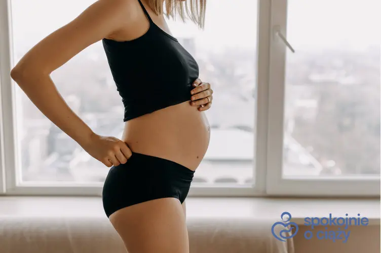 Kobieta w ciąży w czarnej bieliźnie, a także śluz w ciąży krok po kroku