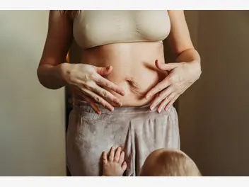 Ilustracja artykułu brzuch po ciąży - jak wygląda? kiedy wraca do normy sprzed ciąży?