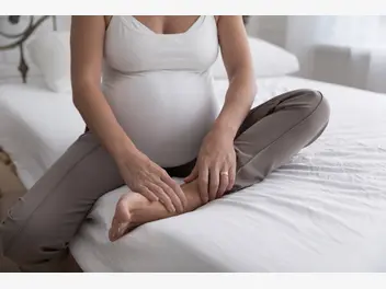 Ilustracja artykułu spuchnięte nogi w ciąży? mamy dobre sposoby na ulgę
