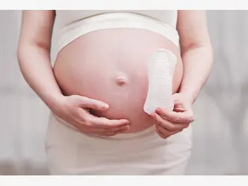 Ilustracja artykułu okres w ciąży - jakie mogą być przyczyny krwawienia w ciąży?