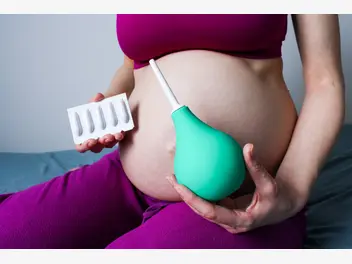 Ilustracja artykułu lewatywa przed porodem – położna wyjaśnia, po co ją wykonać
