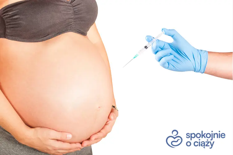 Kobieta w zaawansowanej ciąży oraz strzykawka przy brzuchu, a także szczepionka na krztusiec w ciąży bez tajemnic