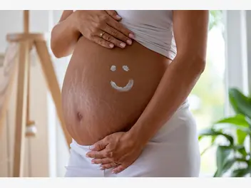 Ilustracja artykułu rozstępy w ciąży - czy można im zaradzić? położna radzi