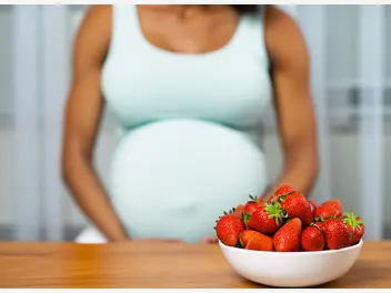 Ilustracja artykułu truskawki w ciąży - jeść czy nie jeść? na to zwróć uwagę