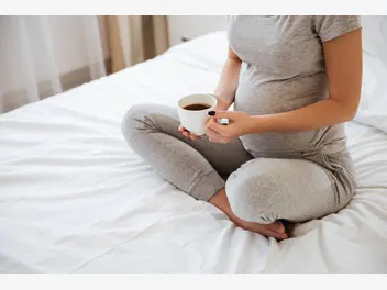 Ilustracja artykułu czy czarna herbata w ciąży jest bezpieczna? wyjaśniamy