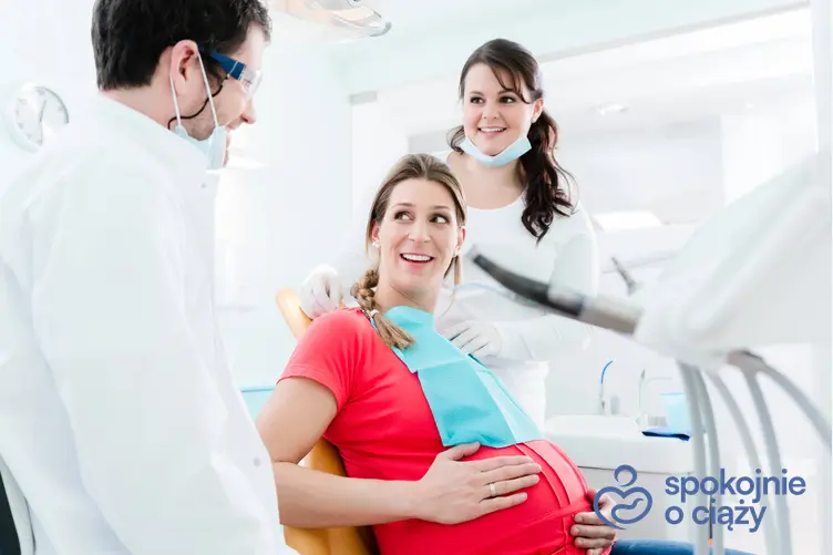 Kobieta w zaawansowanej ciąży podczas wizyty u dentysty, a także wizyta u dentysty w ciąży krok po kroku