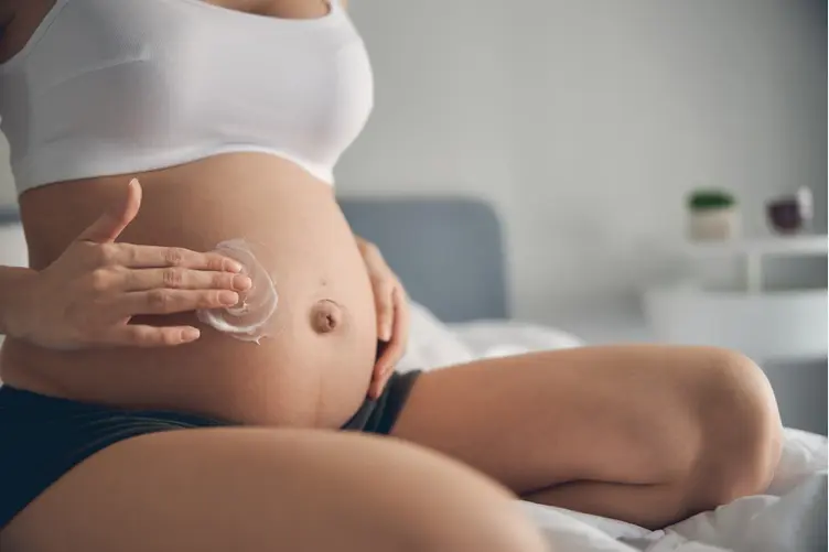 Skóra przyszłej mamy - jak dbać o pielęgnację na każdym etapie ciąży?