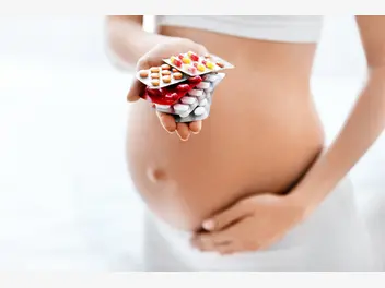 Ilustracja artykułu antybiotyki w ciąży – czy są bezpieczne? położna wyjaśnia