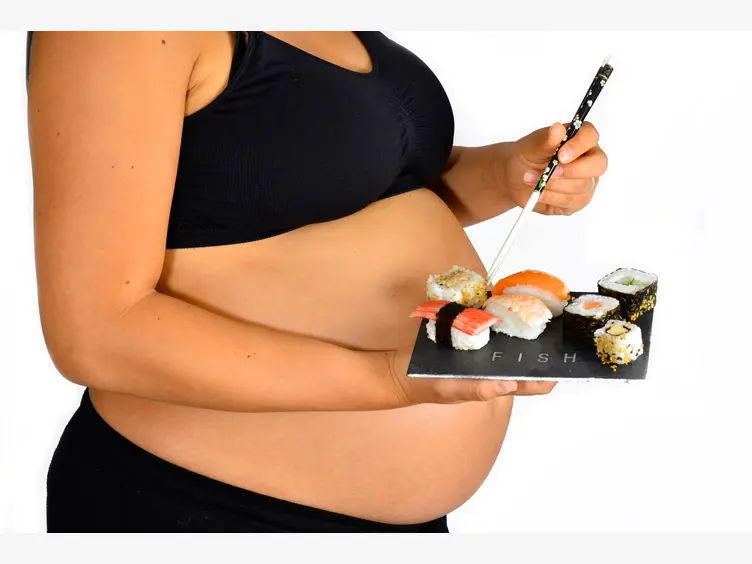 Ilustracja artykułu czy można jeść krewetki w ciąży? położna wyjaśnia