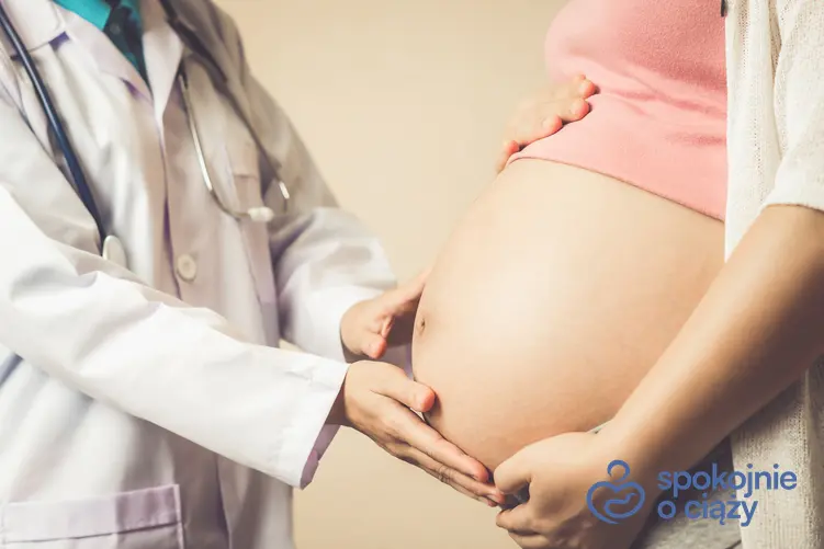 Kobieta w zaawansowanej ciąży u lekarza, a także erytrocyty w moczu w ciąży krok po kroku