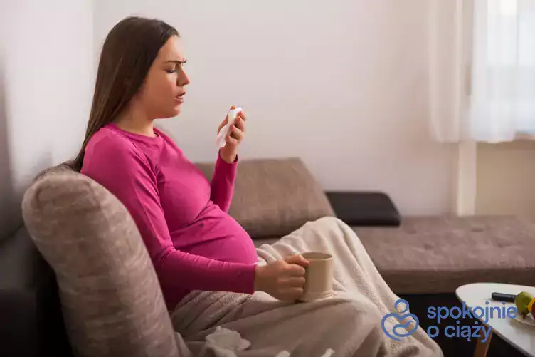 Kobieta w ciąży z gorączką