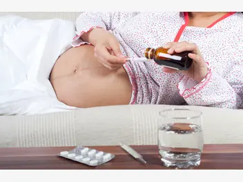 Ilustracja artykułu jaki syrop na kaszel w ciąży jest bezpieczny? położna radzi