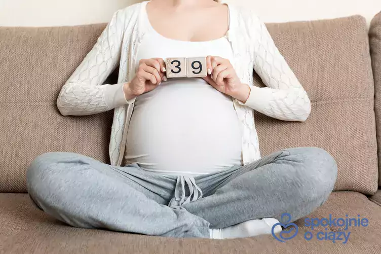 Kobieta w 39 tygodniu ciąży
