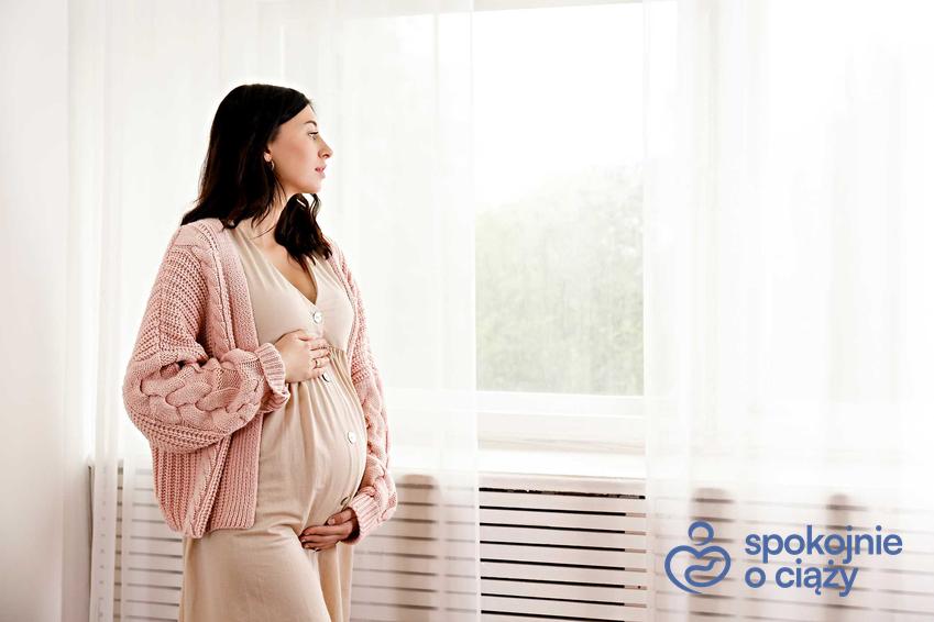 Kobieta w drugim trymestrze ciąży oraz objawy i dolegliwości w ciąży krok po kroku