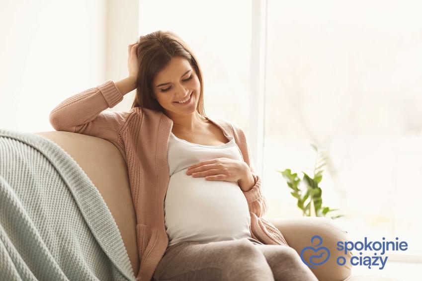 Kobieta w ciąży pod koniec drugiego trymestru, czyli ile trwa ciąża i ile tygodni jest się w ciąży
