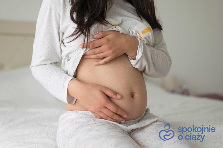 Kobieta w piątym miesiącu ciąży oraz 5 miesiąc ciąży krok po kroku