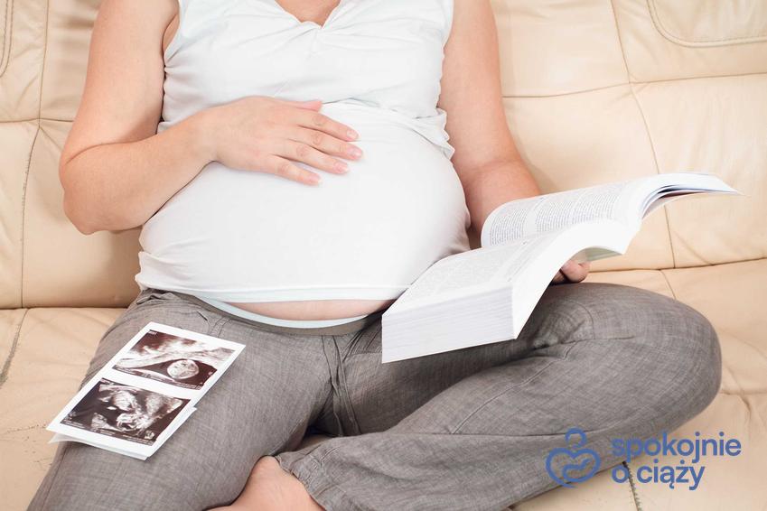 Kobieta w zaawansowanej ciąży na kanapie z USG, a także makrosomia płodu