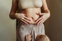 Brzuch po ciąży - jak wygląda? Kiedy wraca do normy sprzed ciąży?