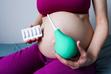 Lewatywa przed porodem – położna wyjaśnia, po co ją wykonać
