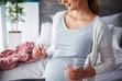 Kwas foliowy w ciąży - jak go brać? Położna wyjaśnia