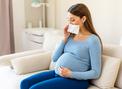 Co na przeziębienie w ciąży? Położna wskazuje, jakie leki stosować