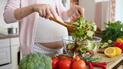 Zakazane owoce i warzywa w ciąży - położna zdradza, co może szkodzić