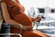 Ciąża geriatryczna - co to jest i czym grozi? Położna wyjaśnia