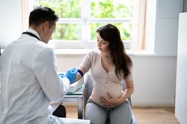 Badania prenatalne - położna wyjaśnia, jak wyglądają i kiedy je wykonać