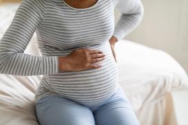Ból żołądka w ciąży - co może oznaczać i jak sobie z nim radzić?