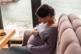 Melisa w ciąży - położna wyjaśnia, czy i jak można ją pić