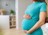 Co może przenikać przez łożysko w ciąży - położna obala mity