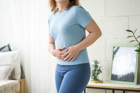 Ból brzucha w ciąży – z czego się bierze i co może oznaczać?